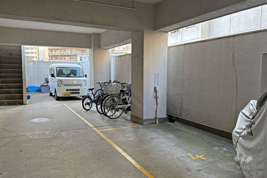駐輪場とバイク置場