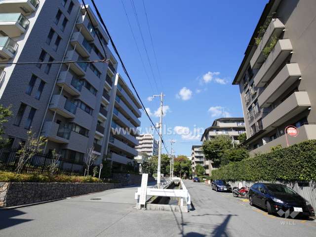 敷地東側の前面道路