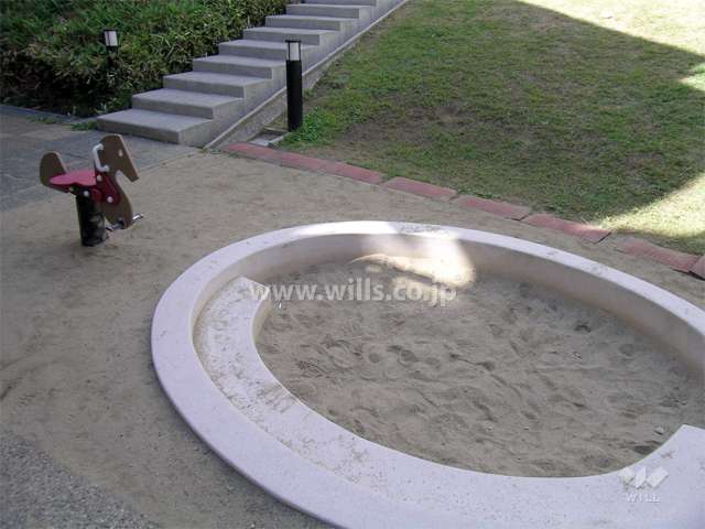 敷地内の小さな公園