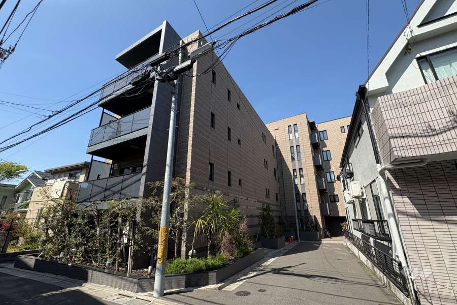 オープンレジデンシア目白フロントコートの外観（南東側から）