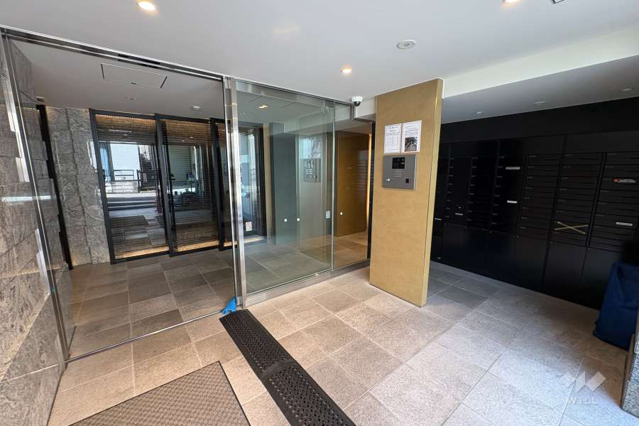 エントランスはオートロック付きです。