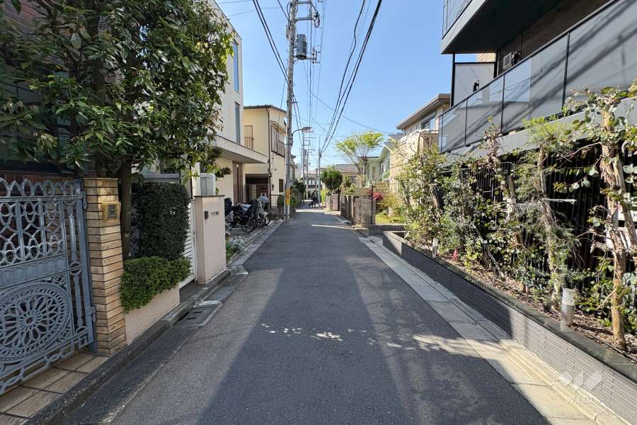 南側前面道路（東側から）