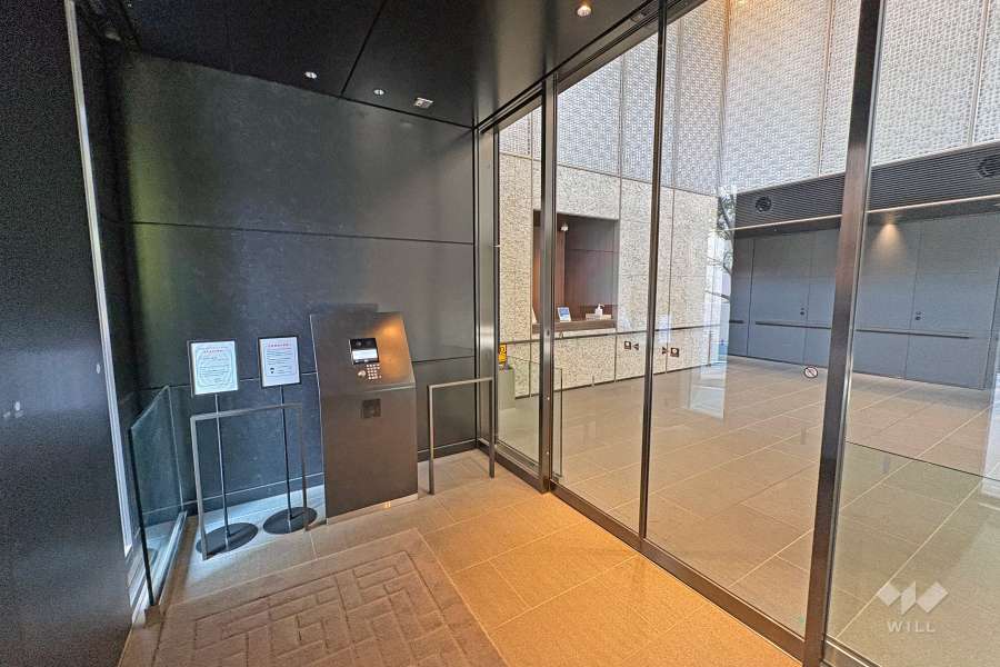 エントランスはオートロック付きです。