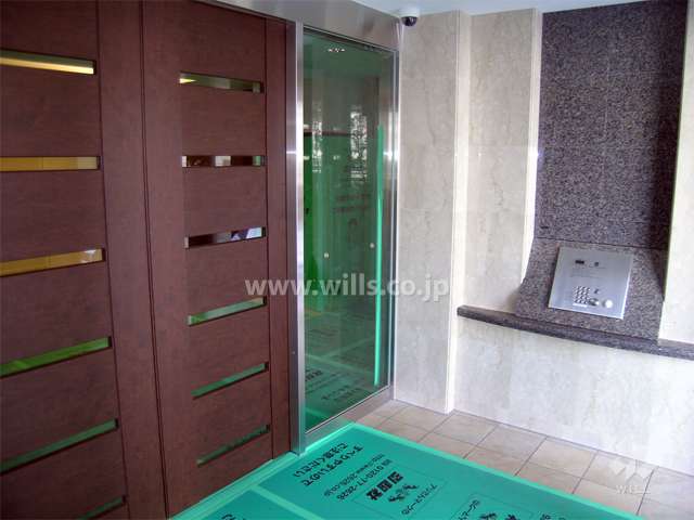 エントランスはオートロック付きです。