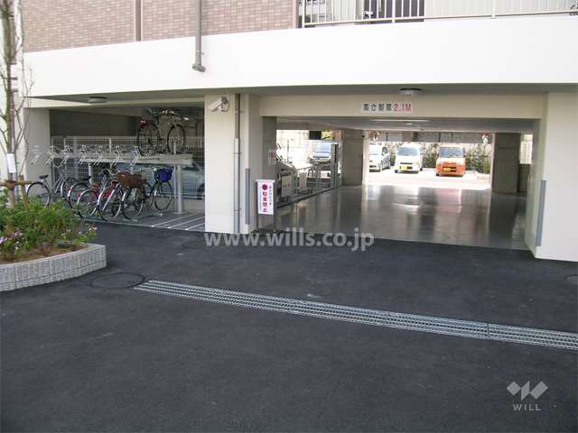 敷地内駐車場と駐輪場