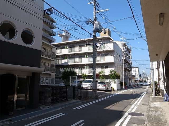 敷地東側の前面道路