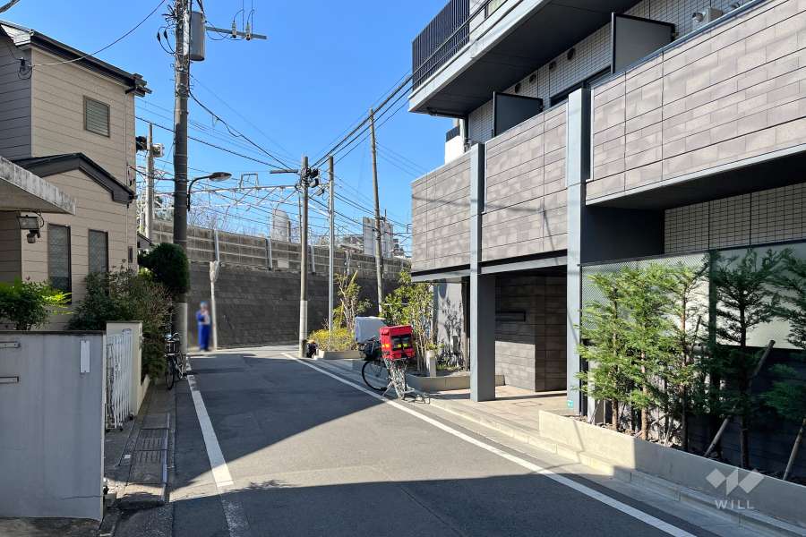 敷地南側の前面道路