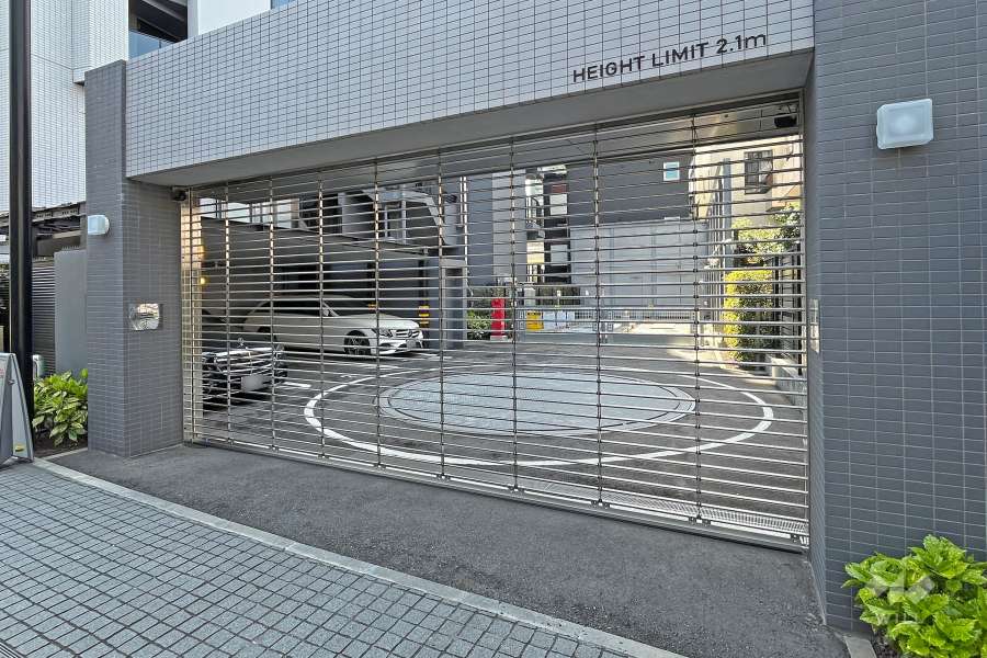 駐車場の出入り口（リングシャッター付き）