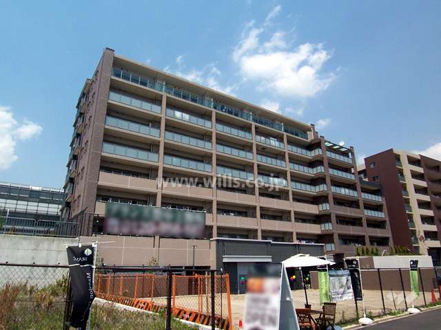 エントランスホールには談話スペースがあります。
