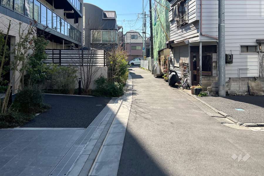 敷地北西側の前面道路