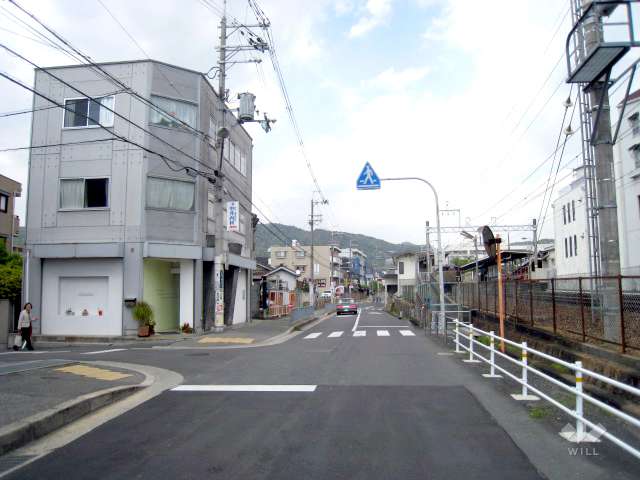 物件東側の前面道路（南側から）