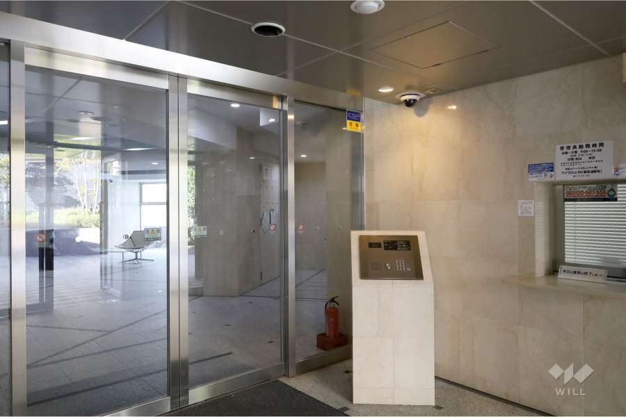 エントランスはオートロック付きです。