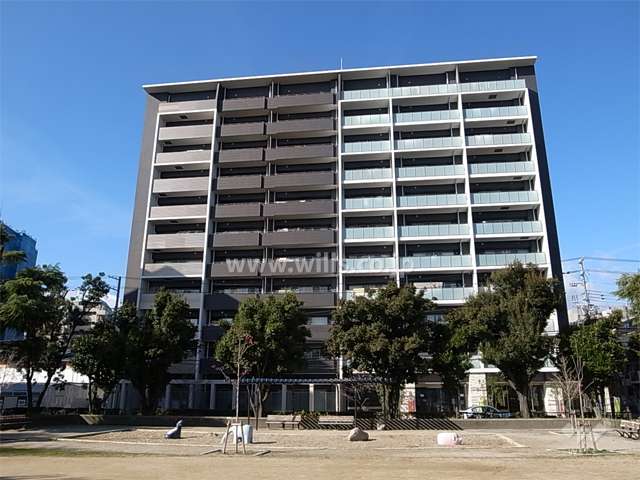 クレヴィア江坂の外観（東側から）