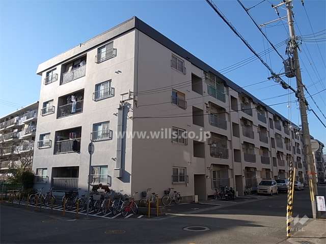 日生伊丹荻野コーポラスD棟の外観（南東側から）