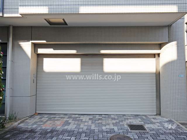 敷地内駐車場（シャッター付き）