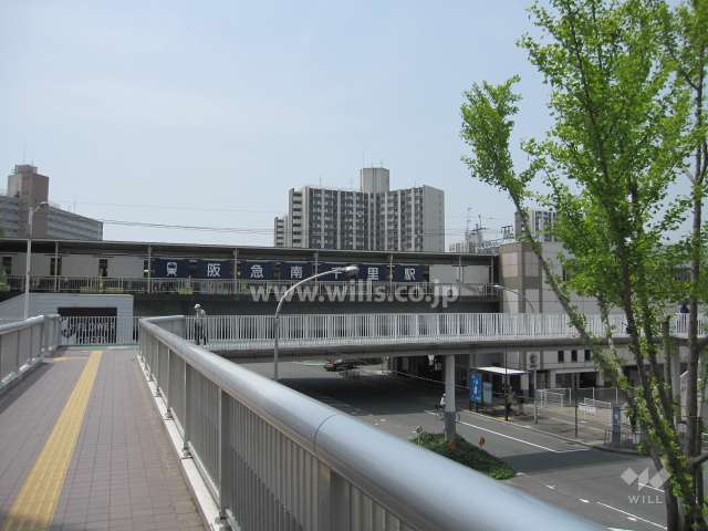 阪急南千里駅と直結しています。