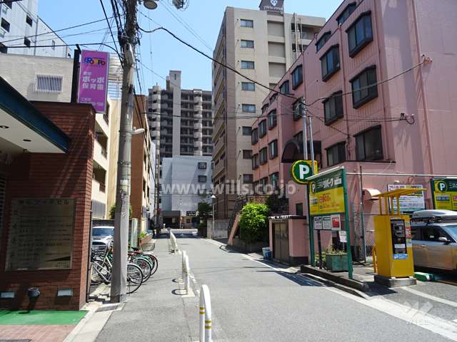 敷地北側の前面道路（西側から）