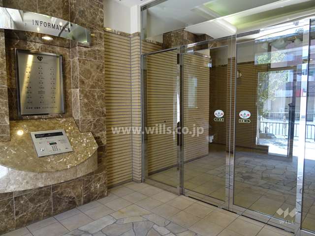 エントランスはオートロック付きです。