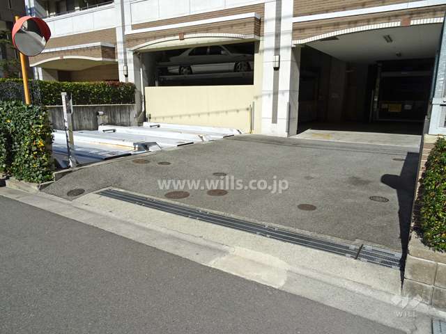駐車場出入り口