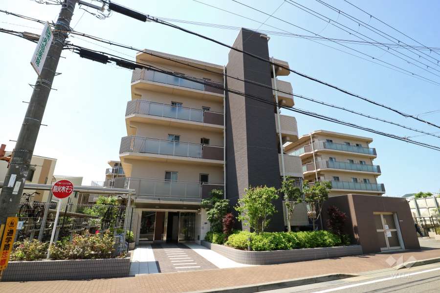 アクシアス宝塚小林の外観（北側から）