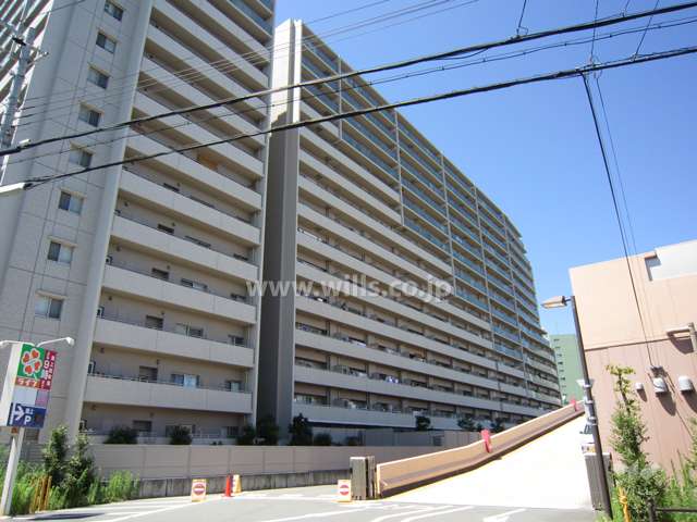 ザ・千里ガーデンズブライトウイングの外観（南側から）　※右の棟