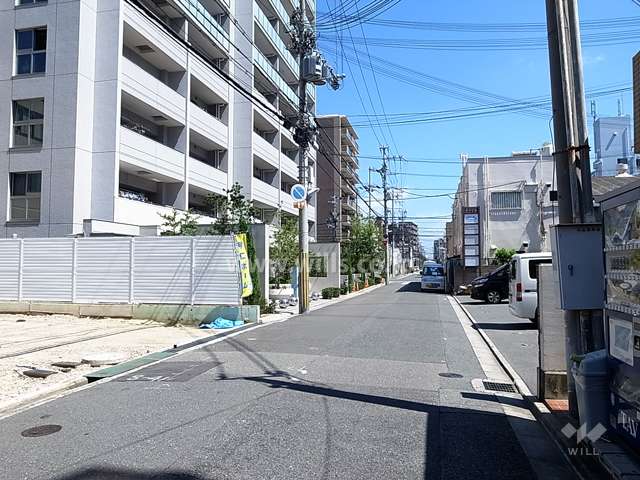 敷地南側の前面道路