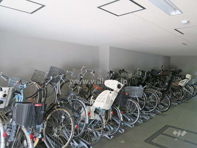 屋内に設けられた駐輪場