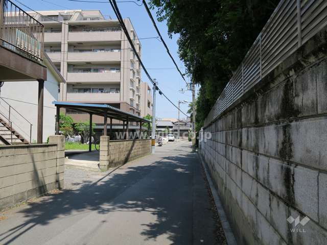 敷地東側の前面道路