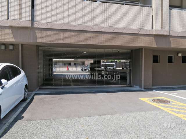 駐車場出入り口（ロボットゲート付き）