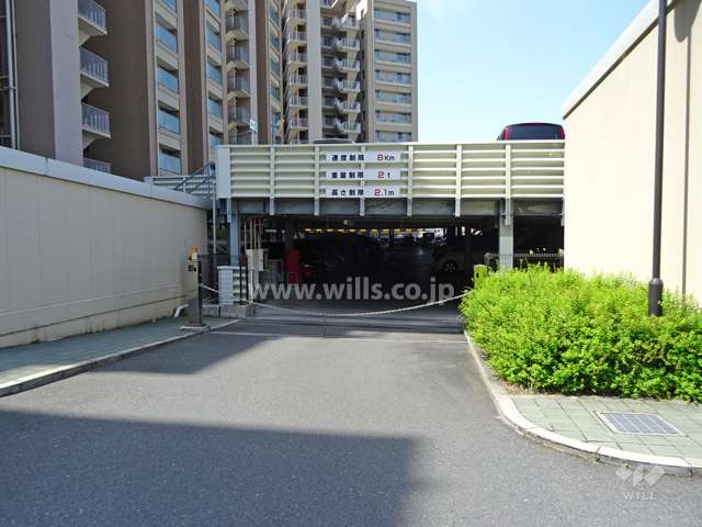 駐車場出入り口（ロボットゲート付き）