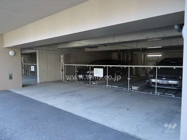 敷地内駐車場（屋内機械式）