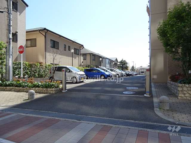 駐車場の出入り口（ロボットゲート付き）