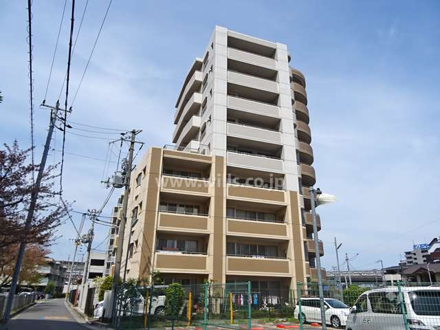 アズ・メイプ・リバティの外観（南西側から）