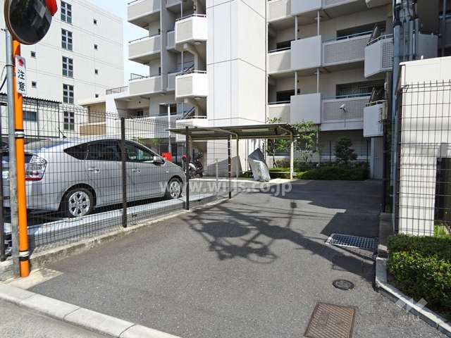 駐車場出入り口