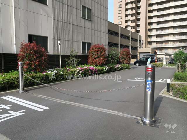敷地内駐車場出入り口はリングシャッター付きです