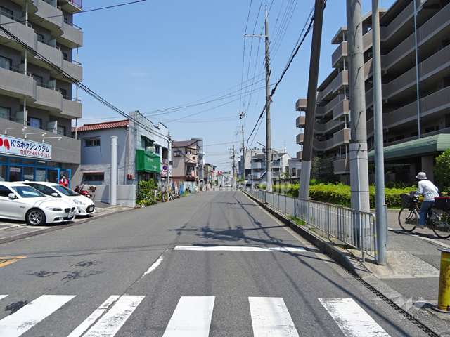 敷地北側の前面道路