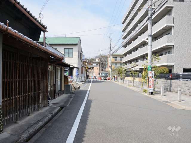 敷地南側の前面道路