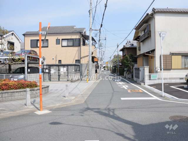 敷地東側の前面道路