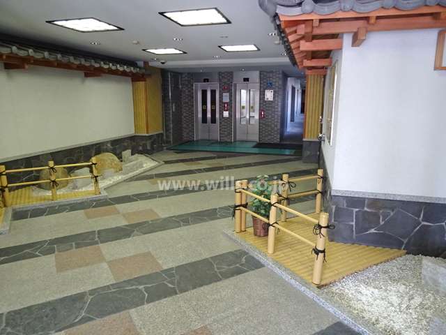 和テイストのエントランスホール