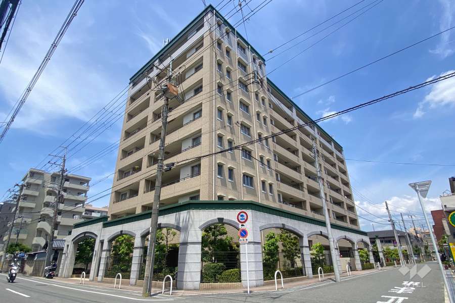 エルクレア茨木アーバンライフの外観（南東側から）