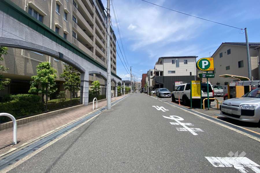 敷地東側の前面道路