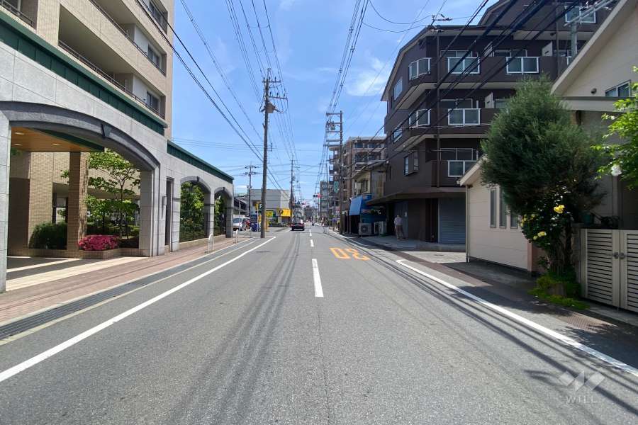 敷地南側の前面道路
