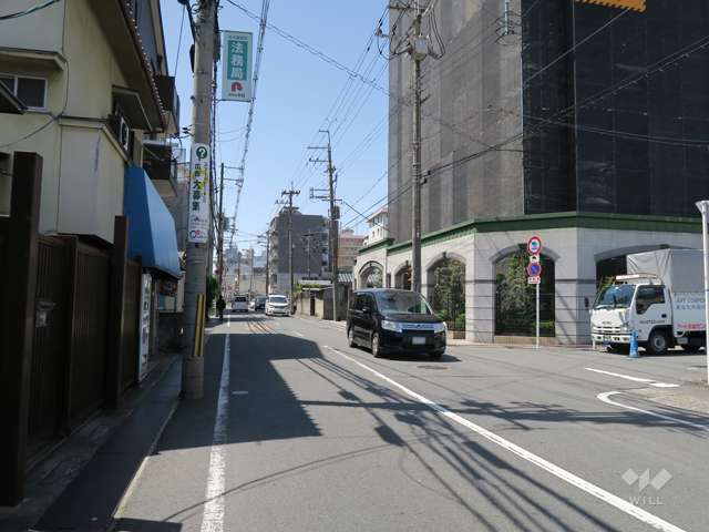 敷地南側の前面道路