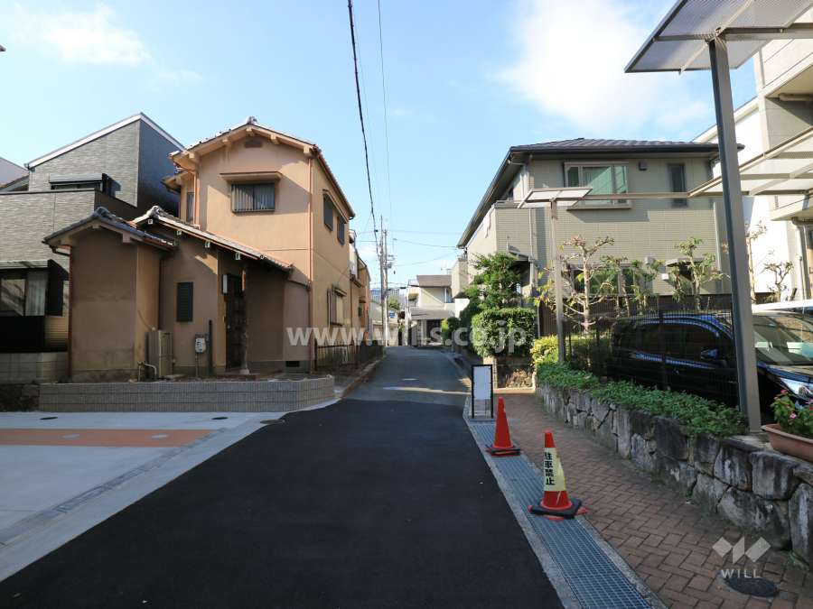 敷地北側の前面道路