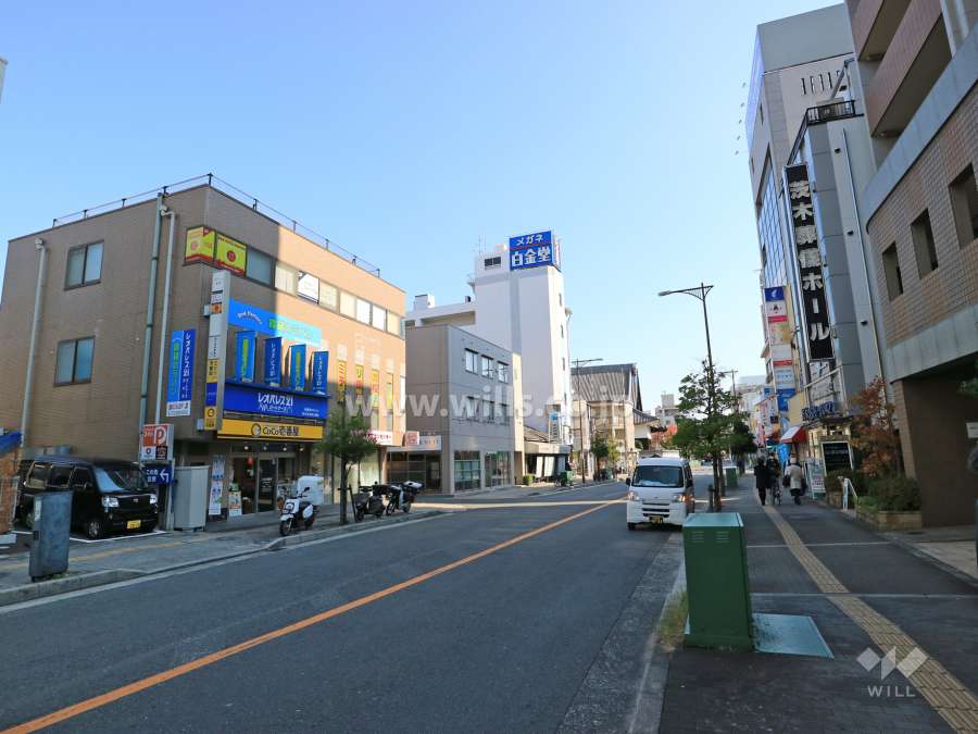 敷地南側の前面道路