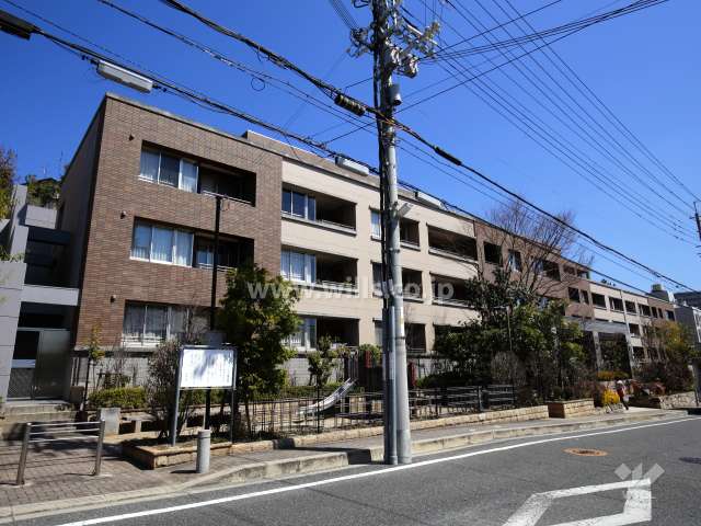 グランドメゾン茨木北春日丘の外観（南西側から）
