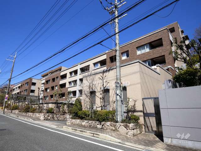 グランドメゾン茨木北春日丘の外観（南東側から）