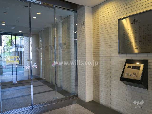 エントランスはオートロック付きです。