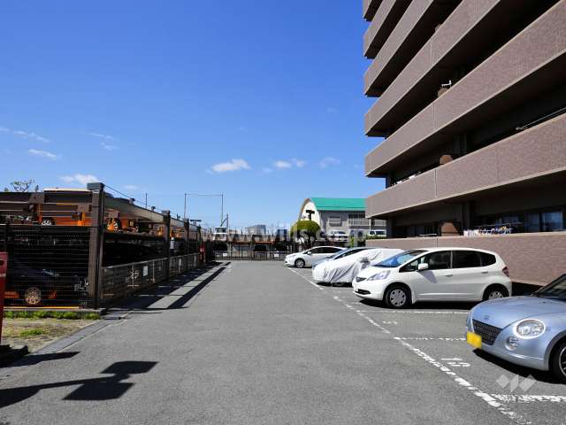 敷地内駐車場（屋外平面式）