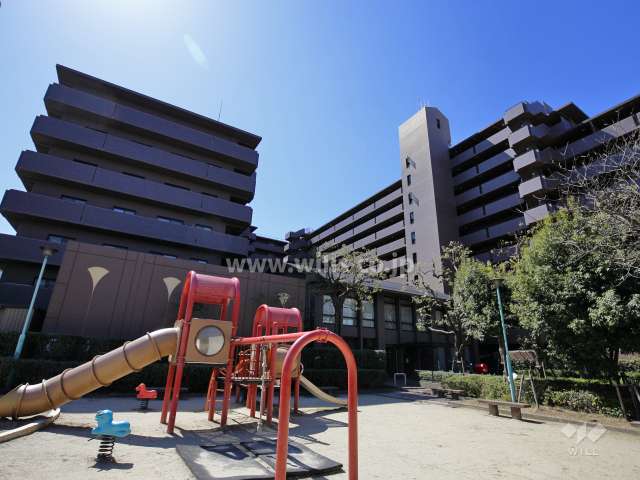 敷地の北東側に隣接して『西河原1丁目児童遊園』があります。